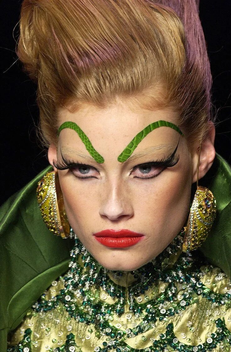 Макияж 2004 года DIOR SS 2004 COUTURE - Google Search Christian dior makeup, Catwalk makeup, Chri