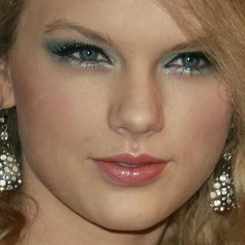 Макияж 2004 года Taylor Swift Makeup: Blue Eyeshadow & Pink Lip Gloss Steal Her Style Taylor swif