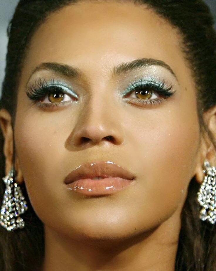 Макияж 2006 года Beyoncé at the Dreamgirls Premiere - LA, California 11 Dec 2006 Beyonce makeup, 