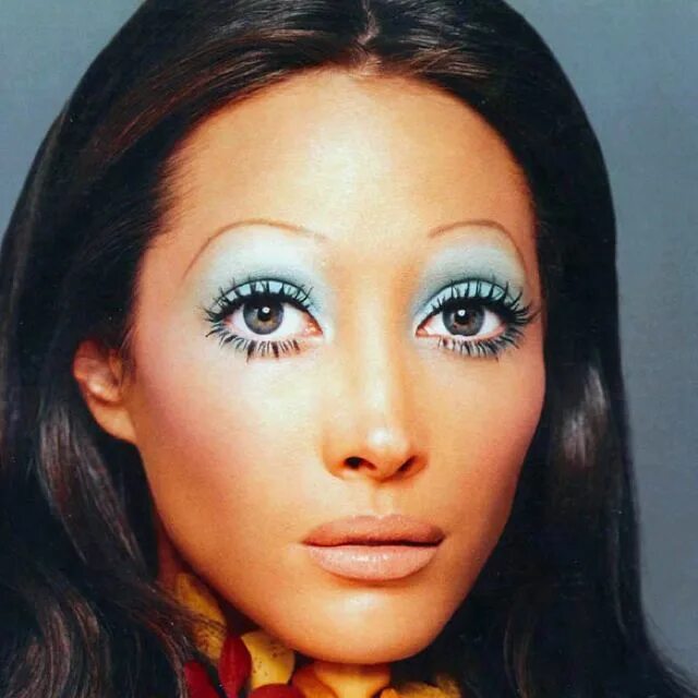 Макияж 2007 х годов Turquoise and nude! 70s hair and makeup, Weird beauty hacks, 70s makeup
