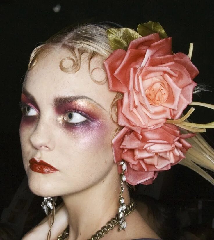 Макияж 2008 года Never Enough High fashion makeup, Fashion makeup, John galliano