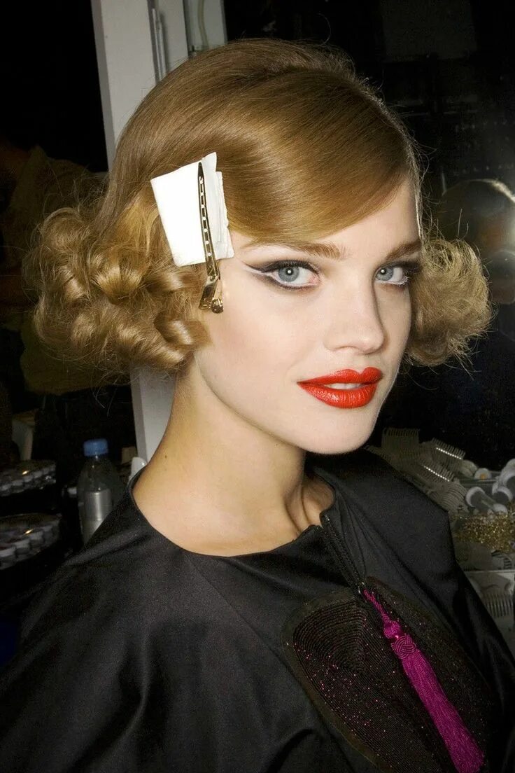 Макияж 2008 года Natalia Vodianova in hair, makeup and red lipstick for Louis Vuitton Spring/Summ