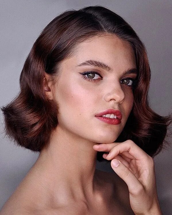 Макияж 2010 года Стрелки и красные губы - неизменная классика. / jane iredale - официальный интер