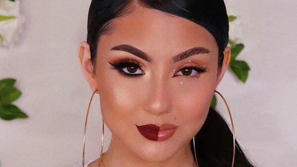 Макияж 2010 года Manny MUA Gave Us the ULTIMATE Hack for Cake-Free Foundation Face makeup tutoria