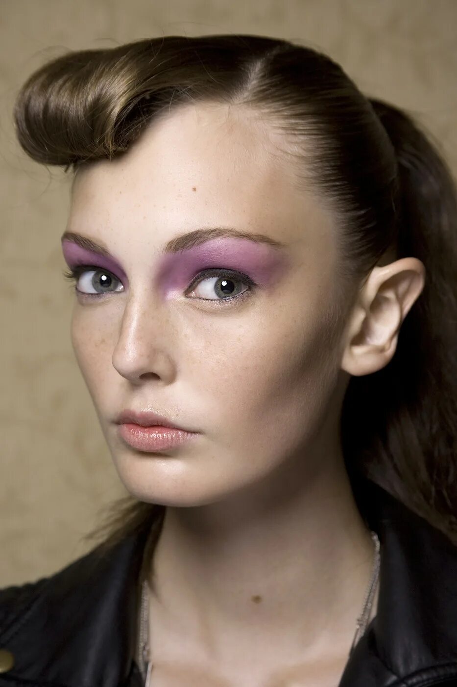 Макияж 2010 х годов Runway Beauty: Purple Eyes at Cynthia Rowley Spring 2010 - Makeup For Life