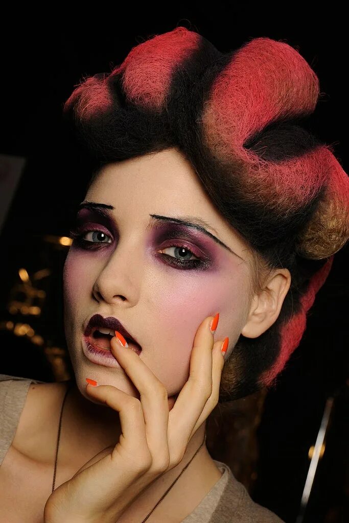 Макияж 2010 х годов от визажистов John Galliano Spring 2010 Ready-to-Wear Collection Vogue