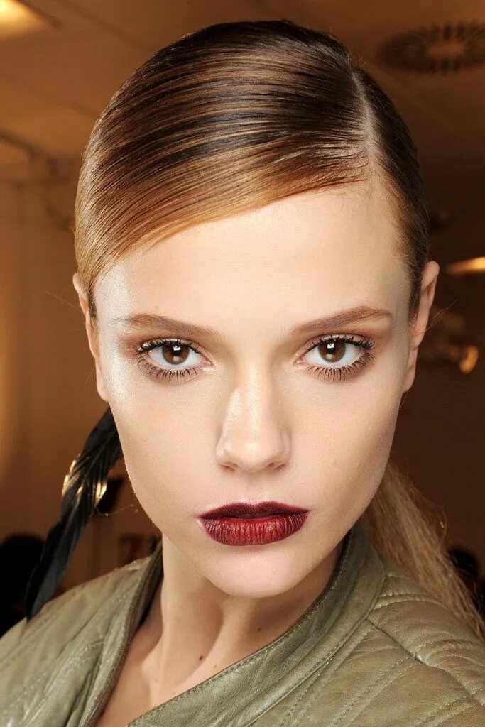 Макияж 2012 года Gucci Fall 2011 Ready-to-Wear Fashion Show Parting hair, Hair trends, Hairstyles