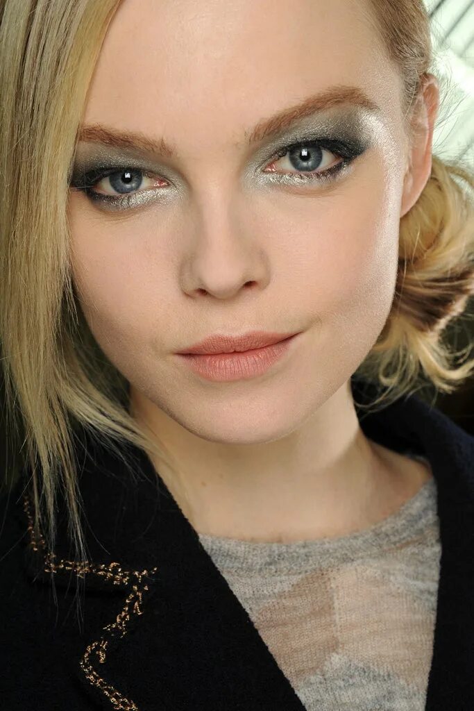 Макияж 2012 года Chanel Fall 2011 Ready-to-Wear Collection Vogue