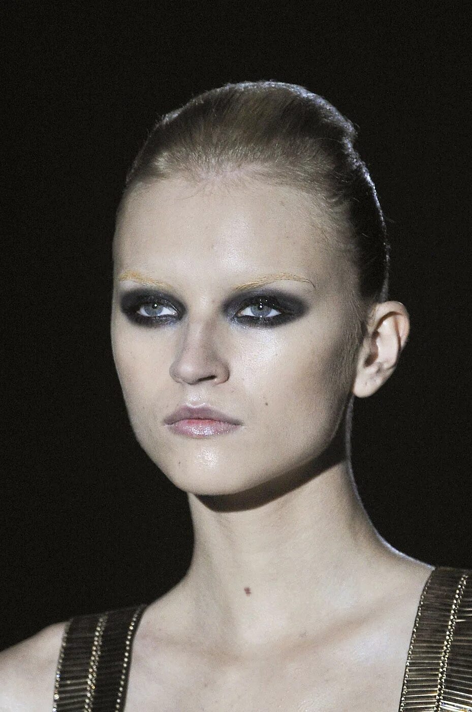 Макияж 2012 года Gucci Fall 2013 Ready-to-wear Beauty 5B6