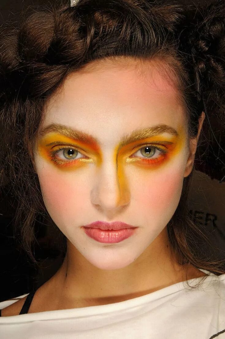 Макияж 2012 года Zhenya Katava at Vivienne Westwood S/S '12 Fashion show makeup, Catwalk makeup, 