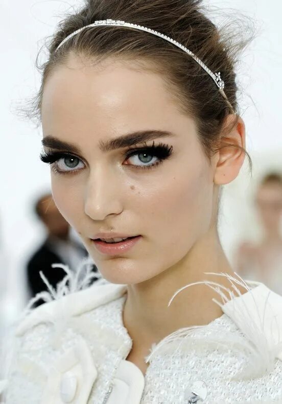 Макияж 2012 года False Lashes Sexy eye makeup, Best eyebrow products, Hair makeup
