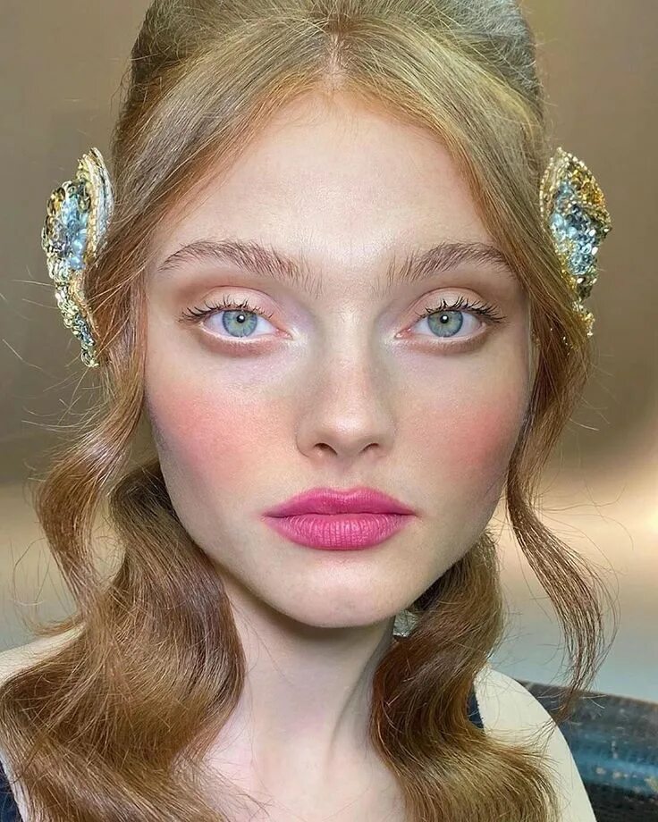 Макияж 2021 года SKIN TYPES MAGAZINE on Instagram: "Makeup by @nikki_makeup Hair @lukepluckrose M