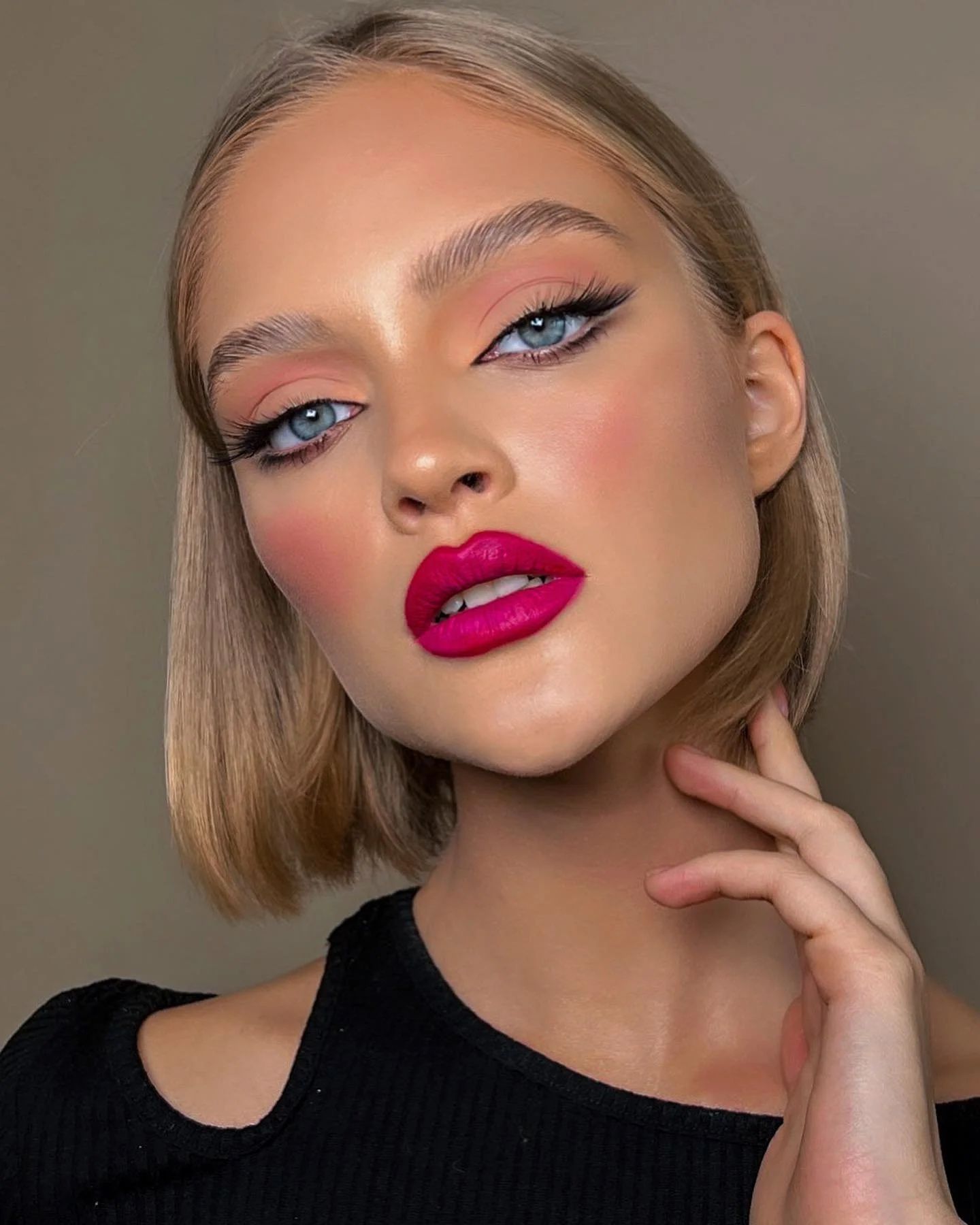 Макияж 2025 года Pin by Corina Carrasco on Makeup Vintage makeup looks, Makeup looks, Hair makeup