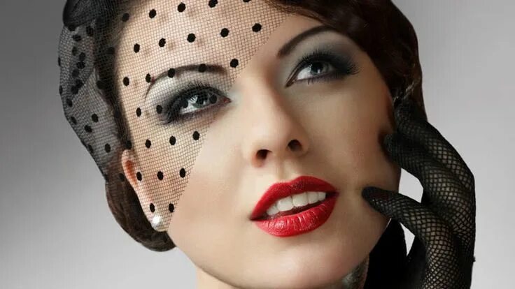 Макияж 30 Ever wondered how much makeup has changed through the years? Follow us through a