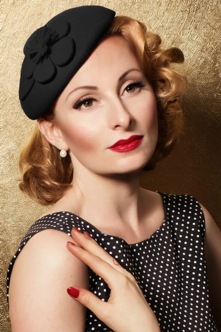 Макияж 40 годов Vintage, makeup look, red lips Fascinator hats, Fascinator, Hats short hair