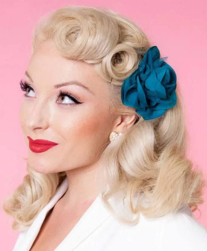 Макияж 50 годов фото Coiffure pin up coiffure facile pin up Retrokapsels, Pin up kapsel, Kapsels huwe