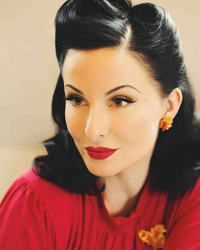 Макияж 50 х годов Pin by Alena Andreeva on Красота Retro hairstyles, Vintage hairstyles, 1940s hai