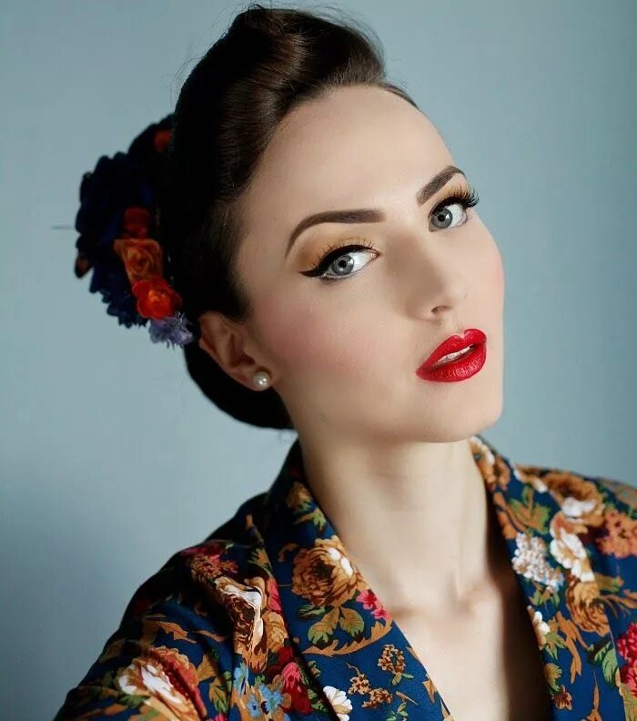 Макияж 50х годов Idda van Munster Vintage makeup looks, Vintage hairstyles, Rockabilly hair