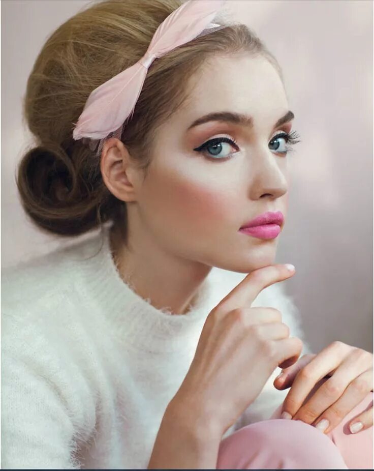 Макияж 60 х годов Pin on Peinados de novia Makeup inspiration, Hair makeup, Retro hairstyles