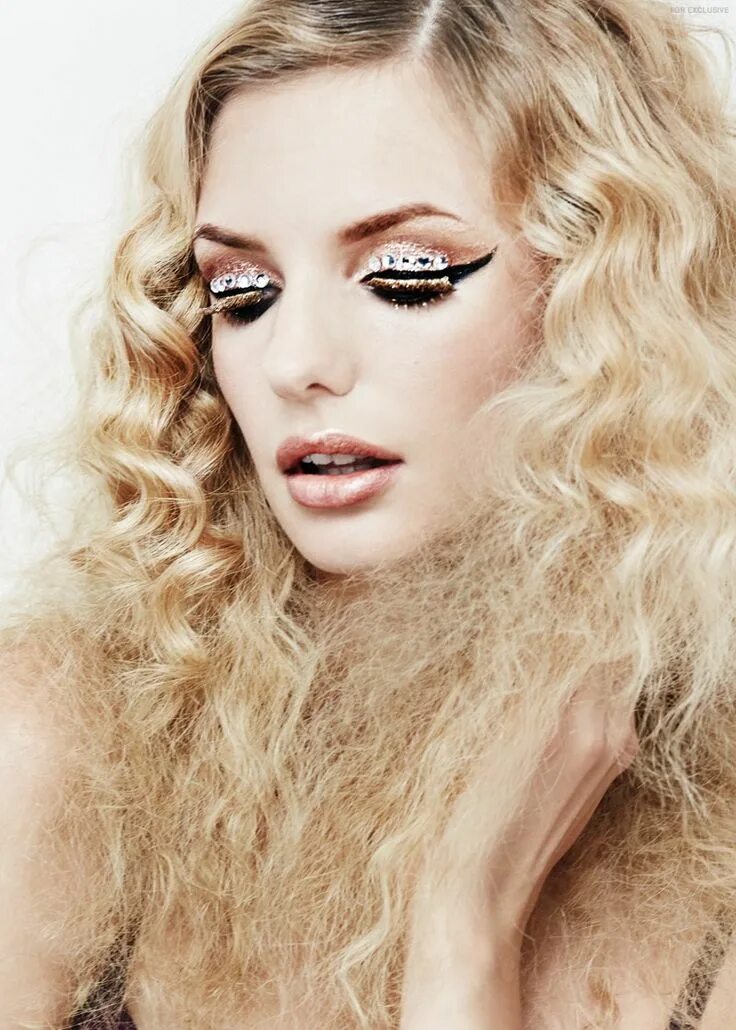 Макияж 70 Exclusive: Isabella Oberg in 'Roller Girl' by Scott Brasher - Fashion Gone Rogue