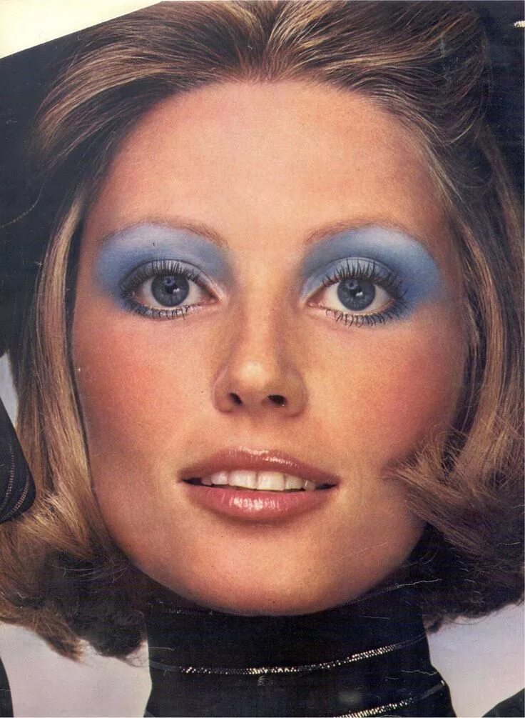 Макияж 70 Blue eyeshadow 70s hair and makeup, Vintage makeup looks, Blue eyeshadow