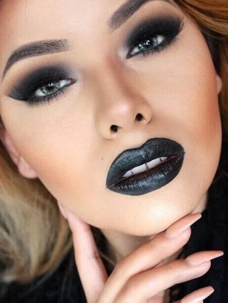 Макияж I've really been into very dark makeup recently and I want to try this so bad. B