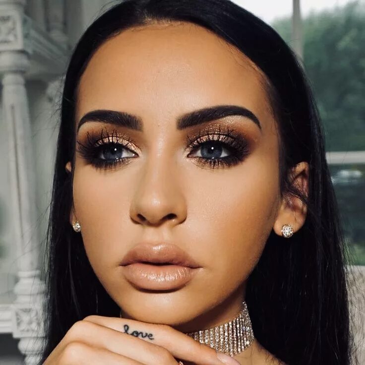 Макияж для смуглой кожи и карих глаз ♡ ; Pinterest : @ XOkikiiii Homecoming makeup, Blue makeup, Love makeup