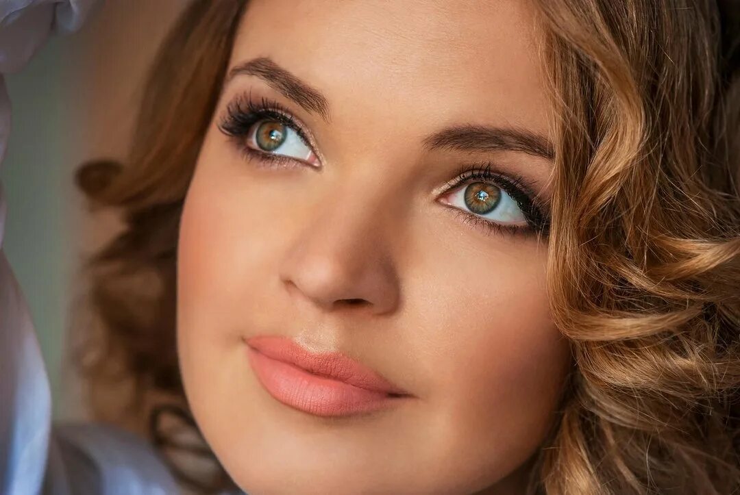 Макияж для светло зеленых глаз фото Makeup for brown-haired women with green eyes: casual, evening, shadow and lipst