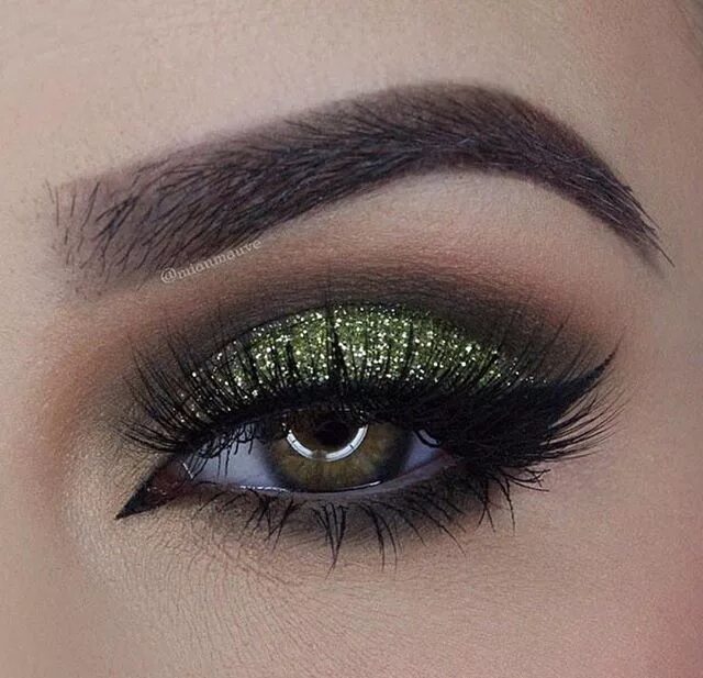 Макияж для светло зеленых глаз фото L'Oréal Paris Official on Instagram: "I spy with my green eye.. @miaumauve is ro