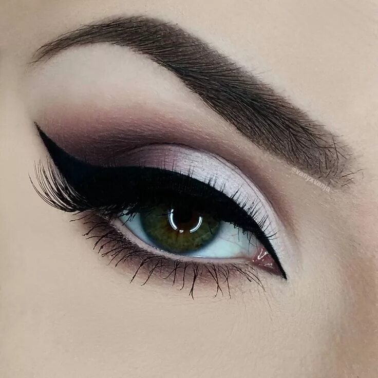 Макияж для зеленых глаз @vanyxvanja on Instagram: "Hey Dolls Today I have this more "natural" look for y