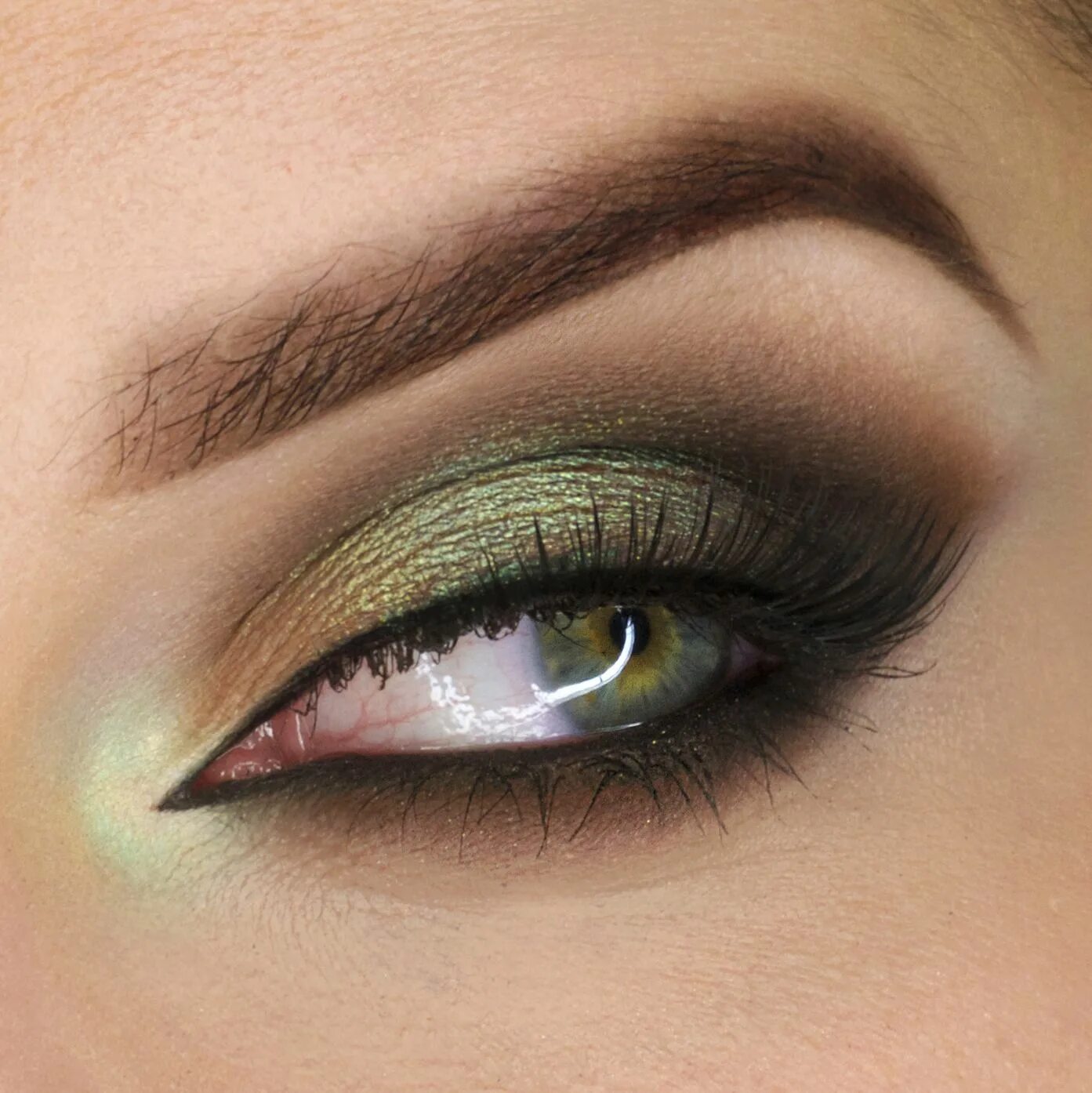 Макияж для зеленых глаз после Merry Mistletoe Photo Tutorial - Makeup Geek Makeup geek eyeshadow, Eye makeup, 