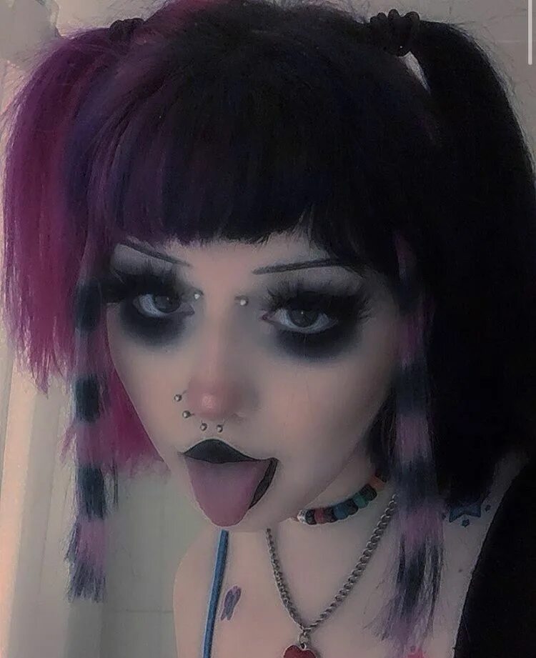 Макияж эмо 2024 год Pin by moon on make me up Edgy makeup, Emo makeup, Grunge makeup