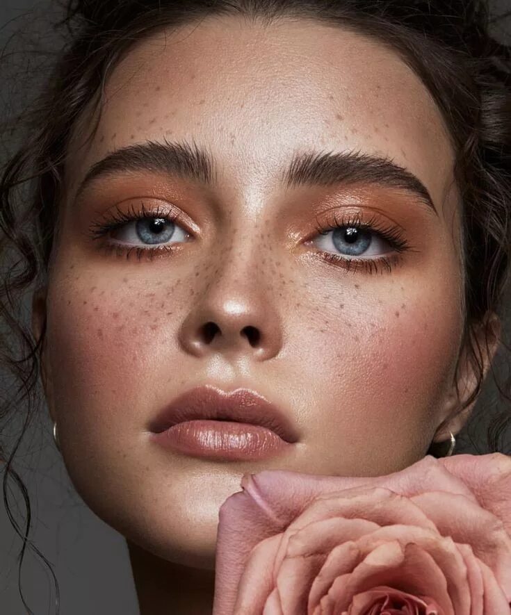 Макияж эстетика легкий Pin by TAYLOR YOUNG on BEAUTY Freckles makeup, Eye makeup, Makeup inspiration