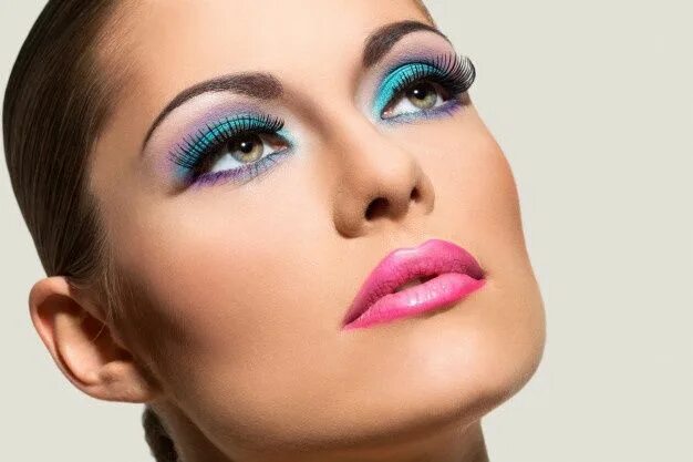 Макияж фото бесплатно скачать без регистрации Pincéis de maquiagem com pó rosa haze Foto Premium Maquiagem colorida, Pincéis d