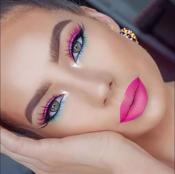 Макияж г Pin by Nayïa Ski on Modas Barbie makeup, Colorful eye makeup, Eye makeup