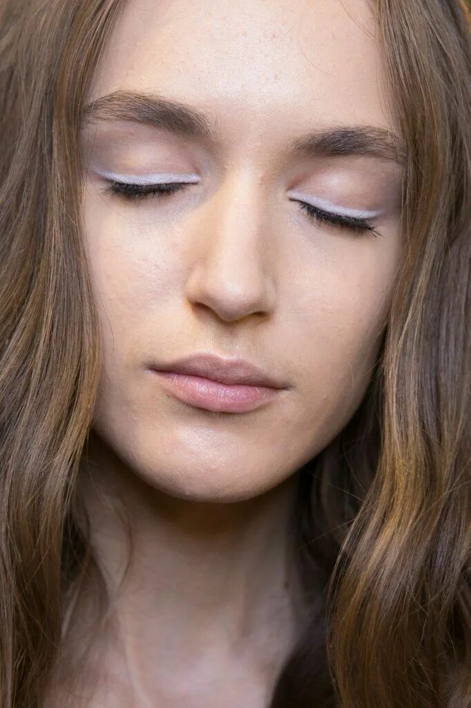 Макияж глаз белым карандашом фото Every Haute Hair and Makeup Trend From Paris Fashion Week Fashion week hair, Vin