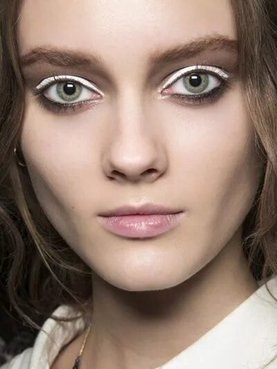Макияж глаз белым карандашом фото John Galliano s/s 2013 Witte eyeliner, Oogmake-up, Witte oogschaduw