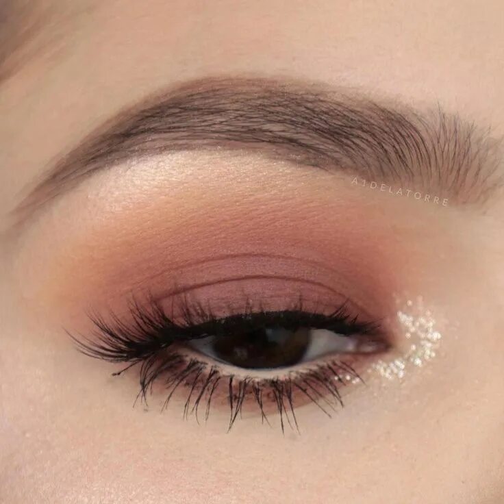 Макияж глаз без стрелок The colors you choose for your eye shadow ought to either match the shade of you