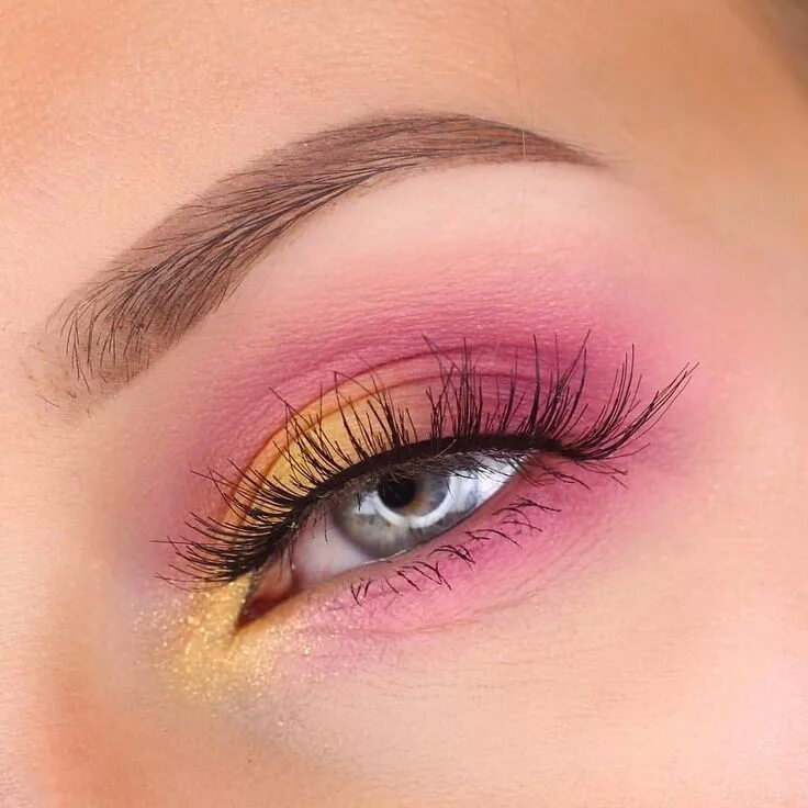 Макияж глаз без стрелок Loading... in 2024 Lashes makeup, Eye makeup brushes, Colorful eye makeup