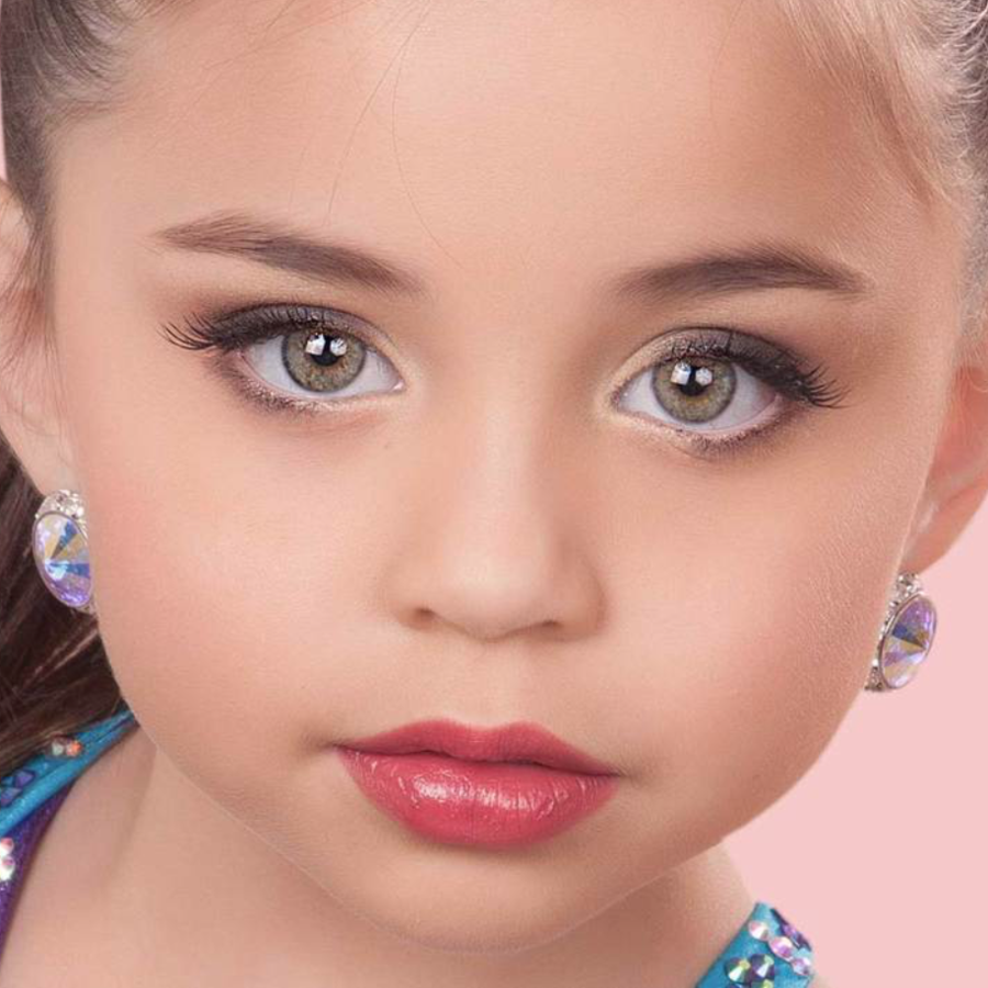 Макияж глаз для 10 лет Easy Dance Recital Makeup in Minutes Dance makeup, Recital makeup, Dance competi