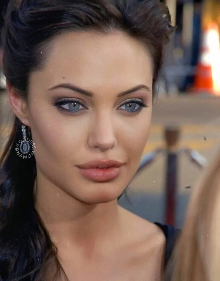 Макияж глаз джоли Pin by Maria Batallones on Angelina jolie in 2019 Angelina jolie, Angelina jolie