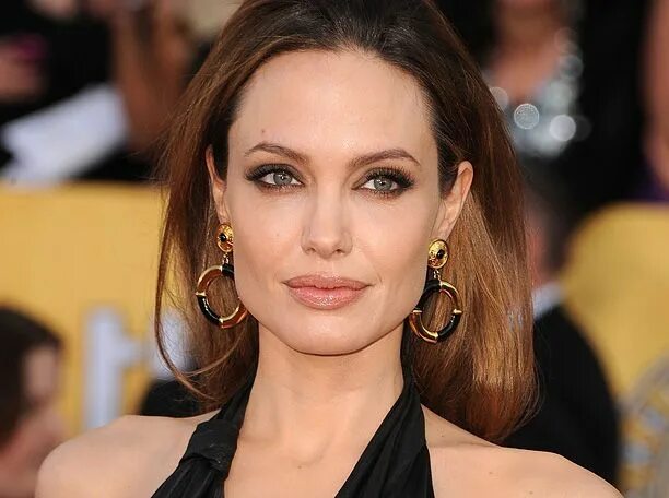 Макияж глаз джоли Dotdash Meredith - America's Largest Digital & Print Publisher Angelina jolie ph