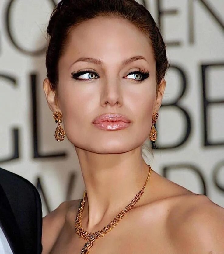 Макияж глаз джоли Pin by SpikeNews on Bollywood Actress Hot Images in 2019 Angelina jolie makeup, 