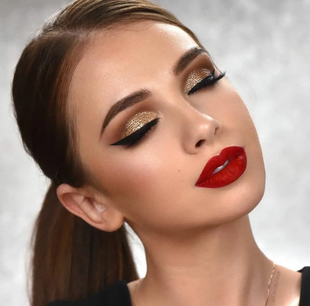 Макияж глаз и бровей и губ Pin on Beauty & Fashion Red lipstick makeup, Red lips makeup look, Red lip makeu