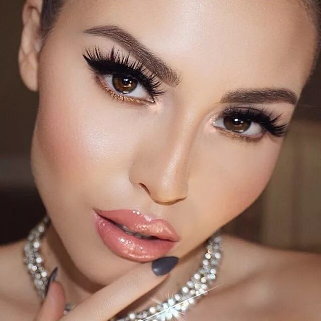 Макияж глаз и бровей и губ "Beauty begins the moment you decide to be yourself..." ❤ What should I film. Be