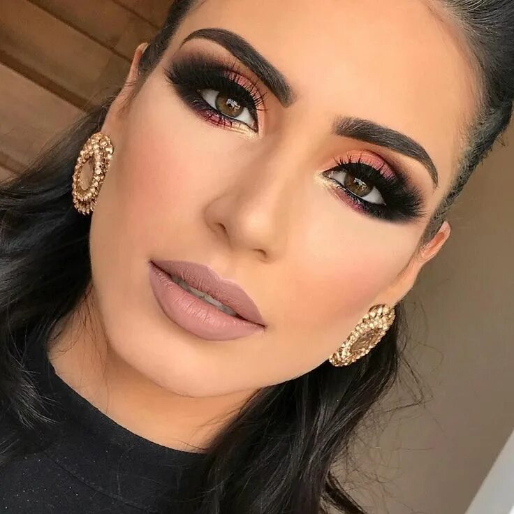 Макияж глаз и темных волос Maquiagem Passo a Passo: Como Fazer uma Maquiagem Perfeita! Trendy makeup, Neutr