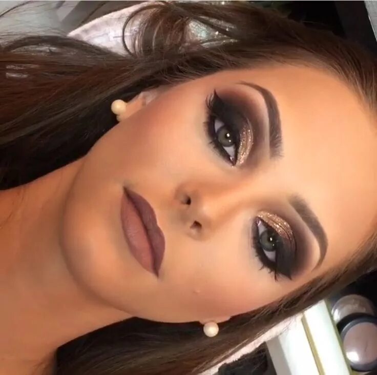 Макияж глаз и темных волос #maquiagem Smokey eye makeup look, Smokey eye makeup, Pinterest makeup