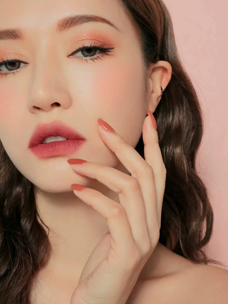 Макияж глаз корейских девушек You as Idol Kpop ♥ Inspirasi riasan, Riasan kreatif, Warna bibir