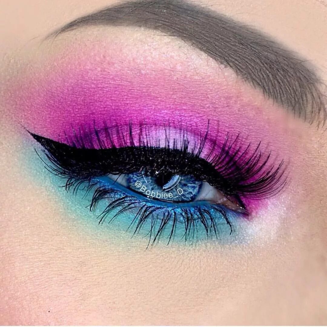 Макияж глаз красками Pink and blue Pink makeup, Blue makeup, Eye makeup