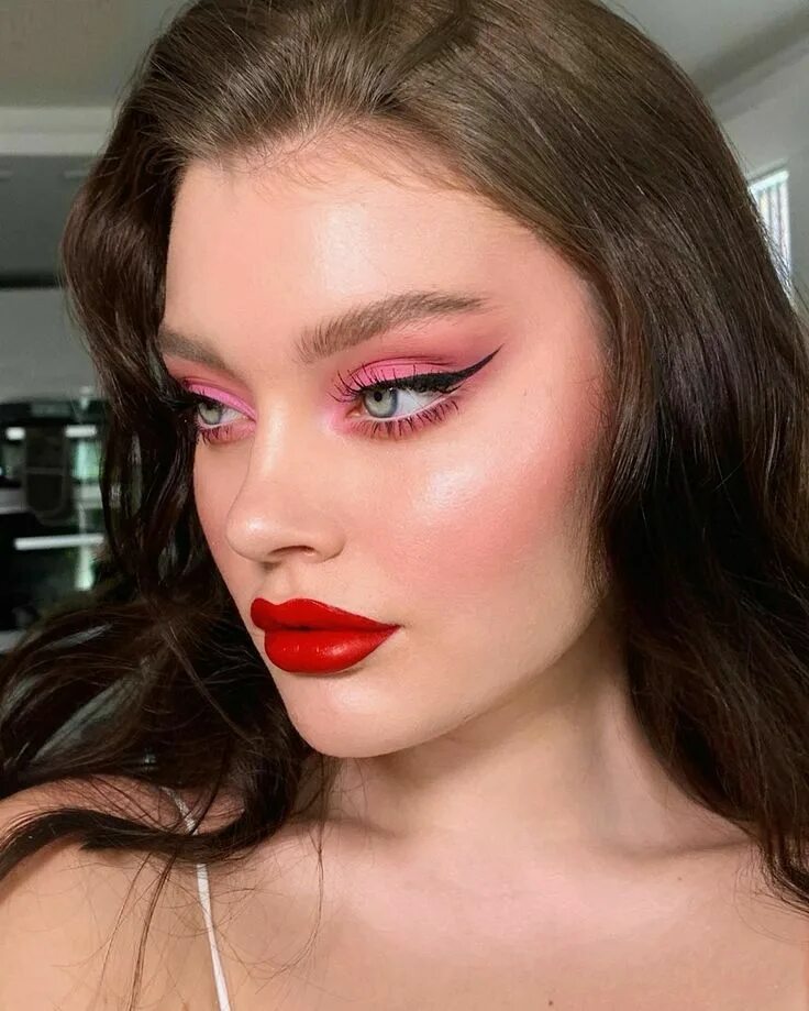 Макияж глаз красных губ Pin on ♡ Pictures ♡ Red lips makeup look, Red lip makeup, Pink eye makeup